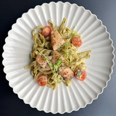 Паста с курой и соусом песто